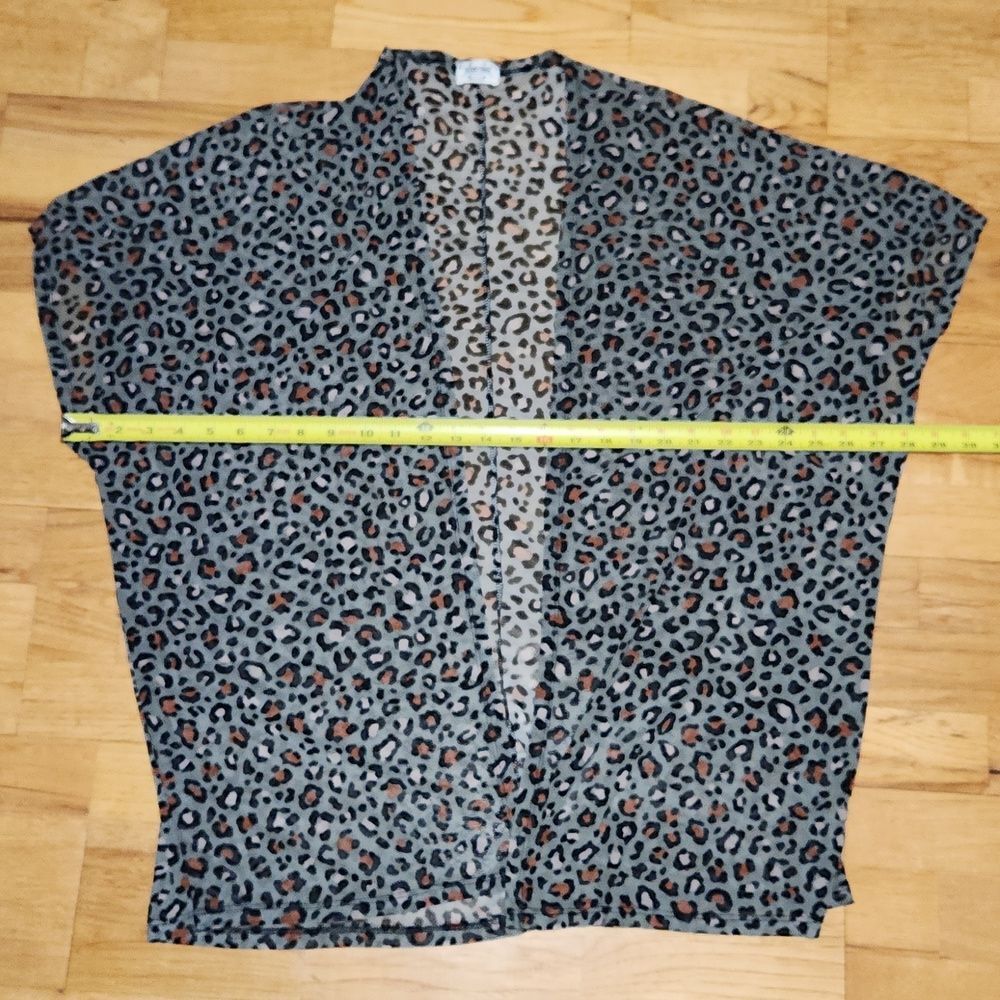 Texas True Threads Leopard Print Short Sleeve Kim… - image 4